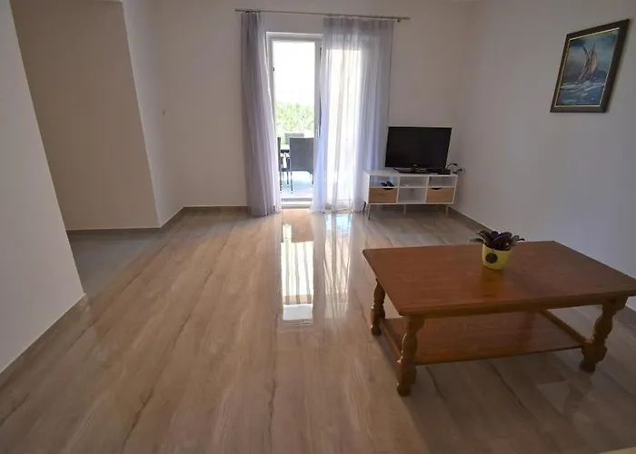 Holiday Home Branka - 80 M From Beach