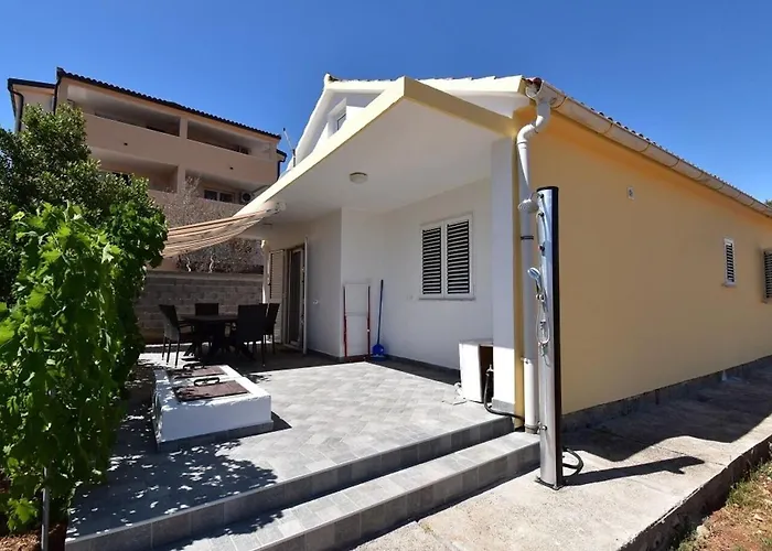 Holiday Home Branka - 80 M From Beach